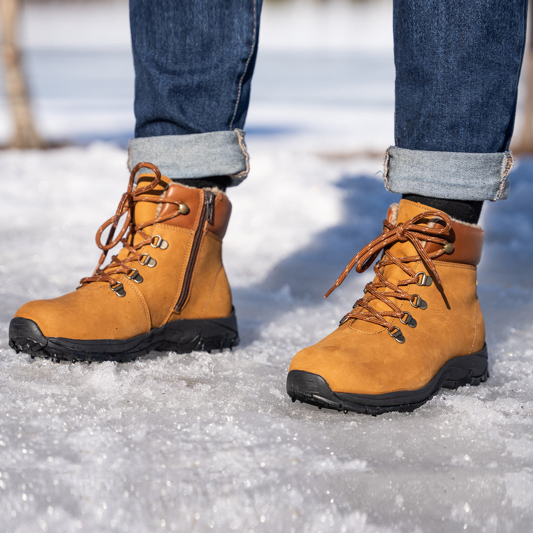 KAAKKURI Naisten GORE-TEX® nilkkurit nastapohjalla