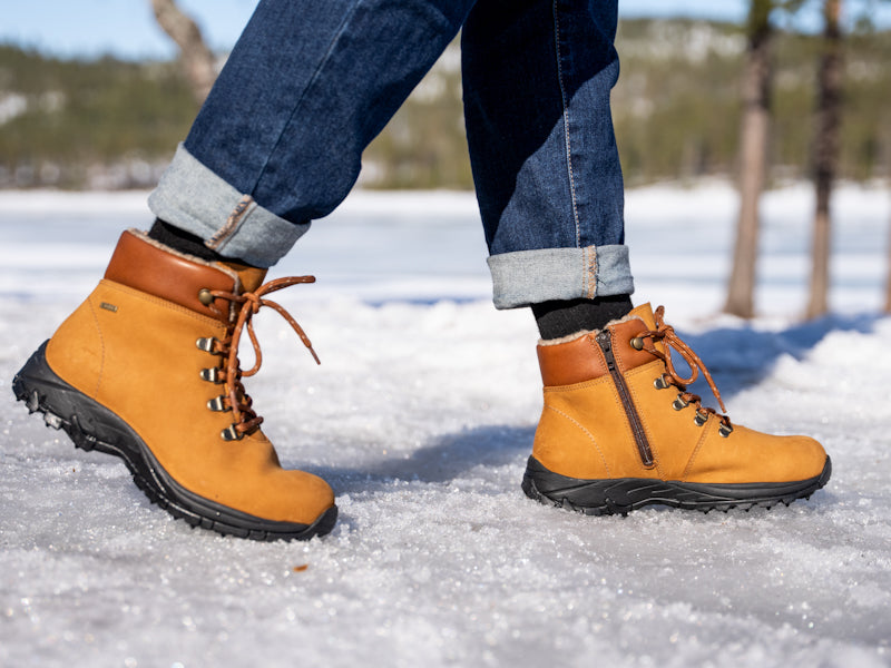 KAAKKURI Naisten GORE-TEX® nilkkurit nastapohjalla